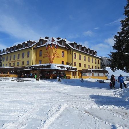 Hotel Vezzena Malga Postesina エクステリア 写真