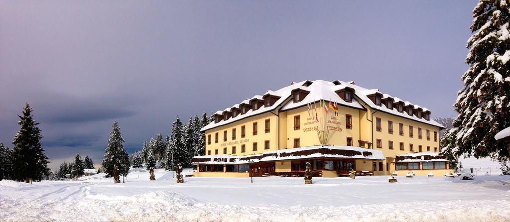 Hotel Vezzena Malga Postesina エクステリア 写真