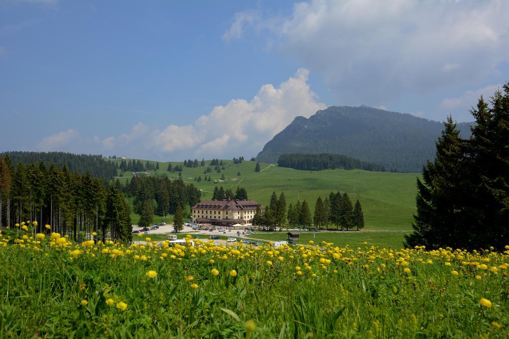 Hotel Vezzena Malga Postesina エクステリア 写真