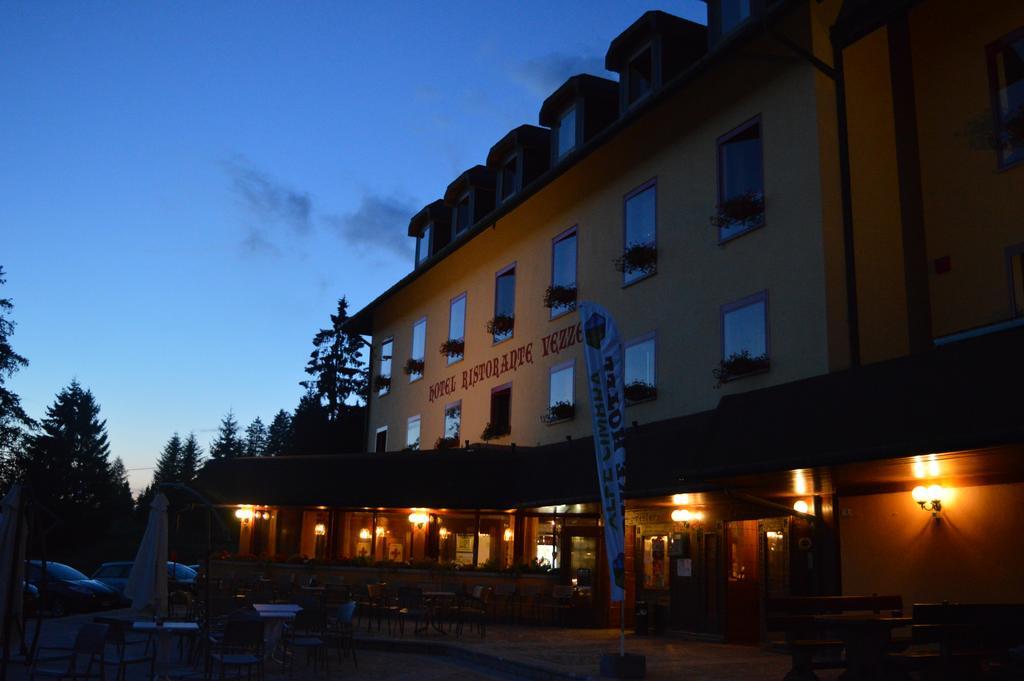 Hotel Vezzena Malga Postesina エクステリア 写真